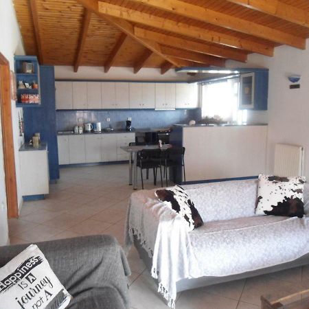 Sunny Apartment 15 Min From Airport And Sea Loútsa Exterior foto