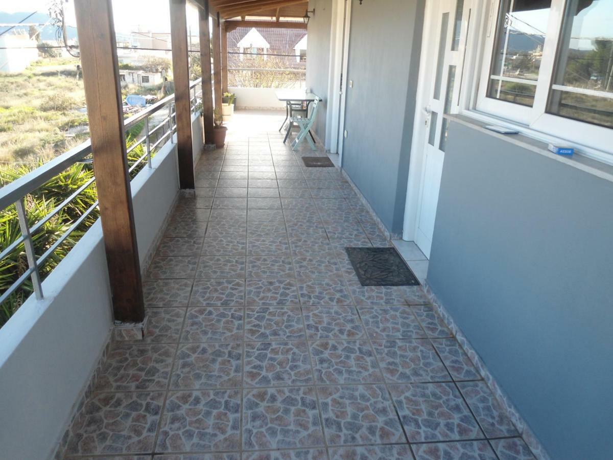 Sunny Apartment 15 Min From Airport And Sea Loútsa Exterior foto