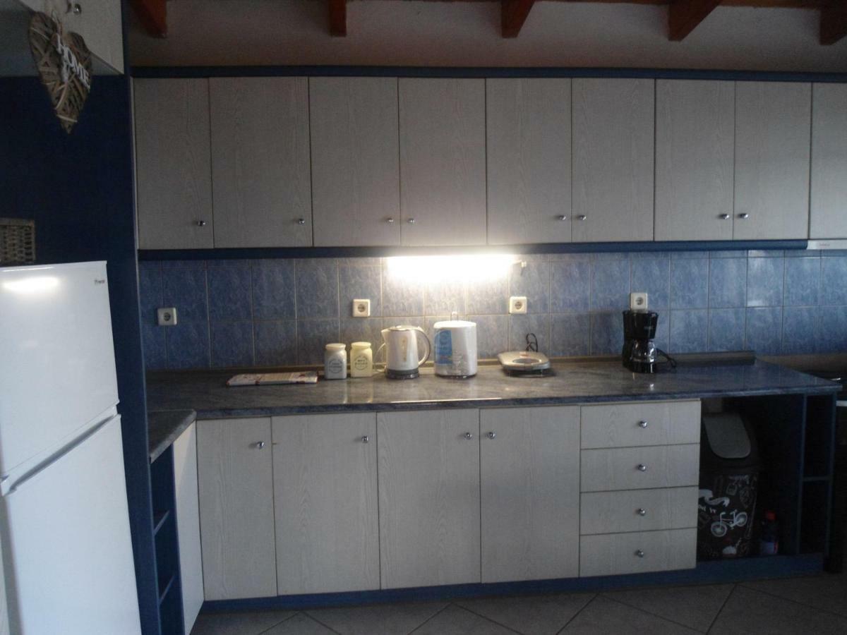 Sunny Apartment 15 Min From Airport And Sea Loútsa Exterior foto
