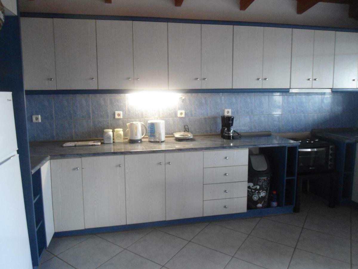 Sunny Apartment 15 Min From Airport And Sea Loútsa Exterior foto